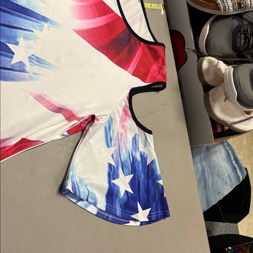 Vibrant Star Print Crop Top